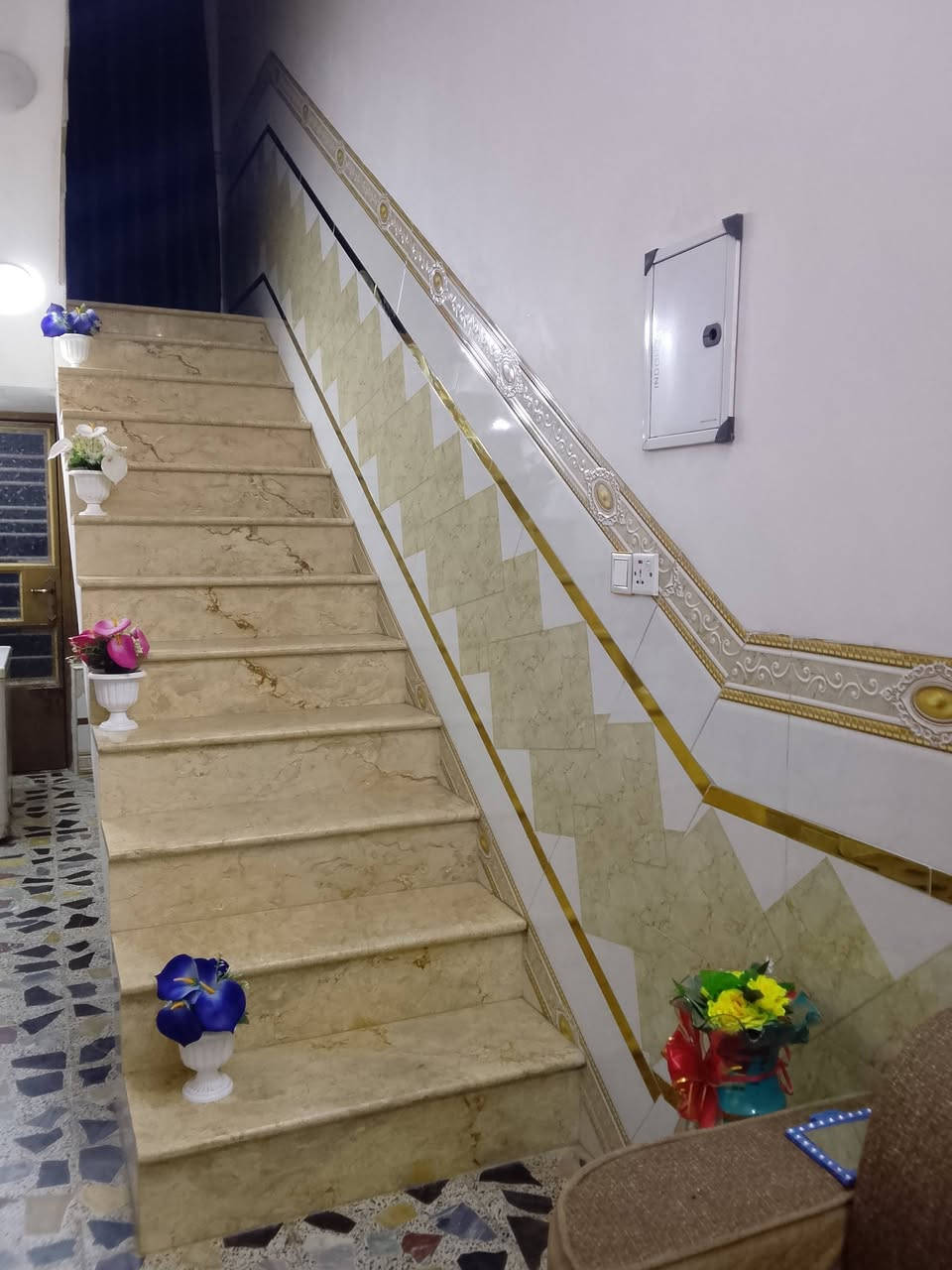 السلام عليكم بيت للبيع مساحه120 منطقة كماليه البستان قرب مدرسة البستان الاهليه متواجد بي وقت رقم الانتصال ***********👍🏻
