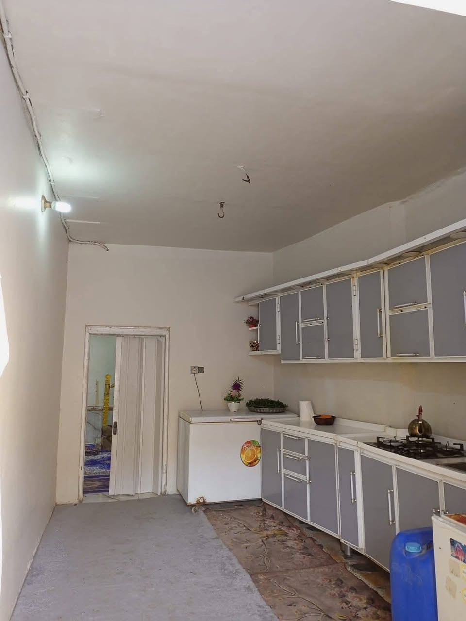 بيت مناسب  للبيع مساحه ١٢٥ الاسكان الصناعي النزله الثانيه  شارع الكيات  مقابيل عداديه الكندي طابقين الأول استقبال وصاله ومطبخ وصحيات وغرفه الثاني غرفتين وصاله وصحيات و2 سطح وصحيات ومنور مسقوف سندويش مطلوب اسكان ٨ مليون السعر الكلي ١٢٠ لتواصل ***********
