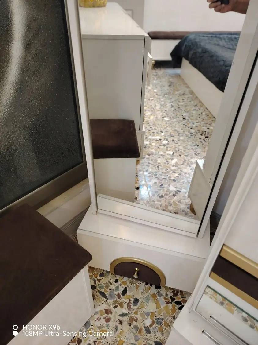 غرفة تركي 9 قطع استخدام قليل 
مكان موصل حي السماح
سعر 950 بيها مجال للشراي 
تفاصيل اكثر راسلو الصفحة 

♦️ملاحظه استقبل غراض بيع العندو ايدز خاص بعموله بسيطه ♦️


**إذا كنت صاحب هذا الإعلان وتريد حذفه لأي سبب، رجاءا أرسل رسالة إلى الدعم الفني**