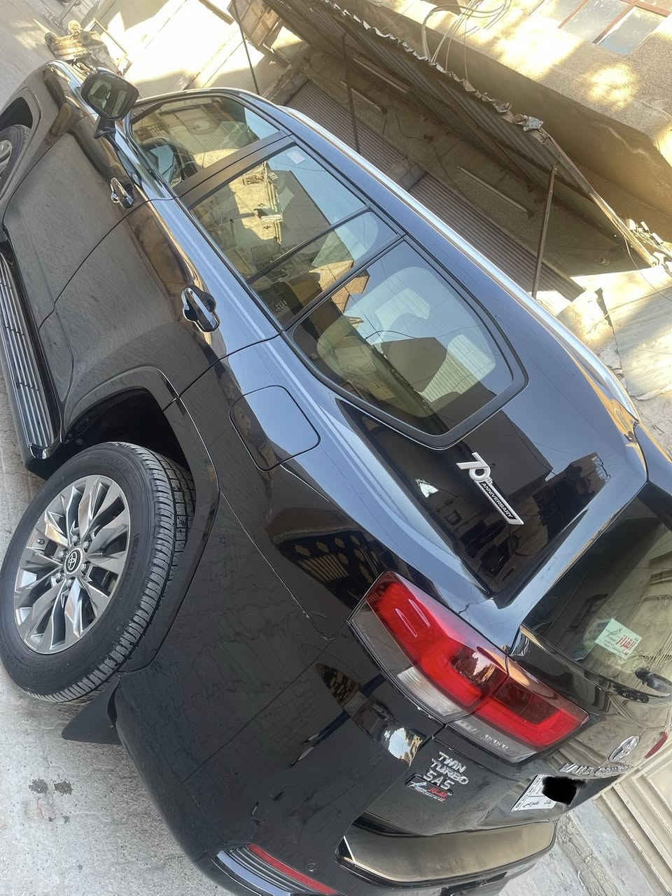 السلام عليكم
تويوتا لاندكروز 2022 GXR ساز توين تيربو خليجي مكفوله من ضربه وصبغ
داخله بضمان ساز 
مكينة 6سلندر
رقم بغداد بسمي 
مواصفات 
بصمة تشغيل 
تشغيل عن بعد 
5 بصمات ابواب
باب خلفي كهربائي 
كراسي اثنين كهربائي 
كشنات جلد بيجي 
تدفئة تبريد كشنات 
شاشة لمس
تحكم ستيرن جهتين 
طفايه 
ثلاجه 
فتحه 
شاحن لاسلكي
سايد بريك دكمة 
حساس امامي خلفي 
المري شفط 
تحكم كهربائي بالمري 
وبعد بي هواي مواصفات 
السيارة شركة تويوتا ساز 
العنوان/  بغداد
وهذا رقم تلفون***********☎️
