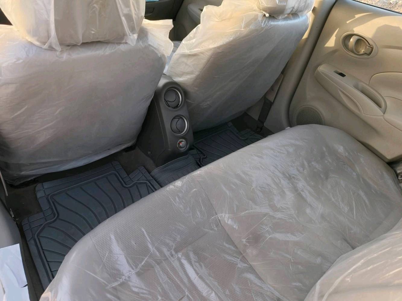 سيارة نيسان سني موديل 24 رقم اربيل نضافة 95/100 للبيع موقعها بغداد الحسينية تحويل ثاني يوم بيهة بارد جاملغ الخلفي والباب مرشوش اثر شخوط اي استفسار اتصال *********** ماشية 42 الف