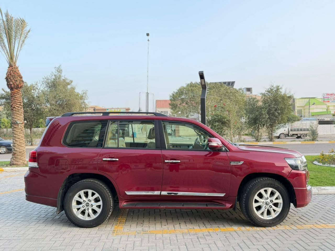 لاندكروز 2010 محدث 2020

محرك v6  4000

فول مواصفات

1- #سلايد روف وبصمة 
2- #تخم تاير جديد 
4- #كشنات جلد 
6- #حساس خلفي وامامي 
8 - #تحكم ستيرن جهتين
9 - #مري شفط 
11 - #اشاير ترحيب 
13 - #حساسات امامي وخلفي 
  15 -  8 #ايرباك 
17 - #كامرة خلفية 
18 - #نظام ABS 
19 - #ثلاجة 
20 - #لايت زنون كشافات
21 - #كروز سرعة 
22 - #تحكم كهربائي بلمري 
23 - #ويل كب 18
24 -#حجم المحرك: 6 سلندر
27 - #نظام EST 2nd

السعر 275 قابل للتفاوض

ماشيه 230 الف حقيقي 
 
🏠 #مكانها :  بغداد الإسكان شارع كلية العلوم او البياع

للتواصل ***********
