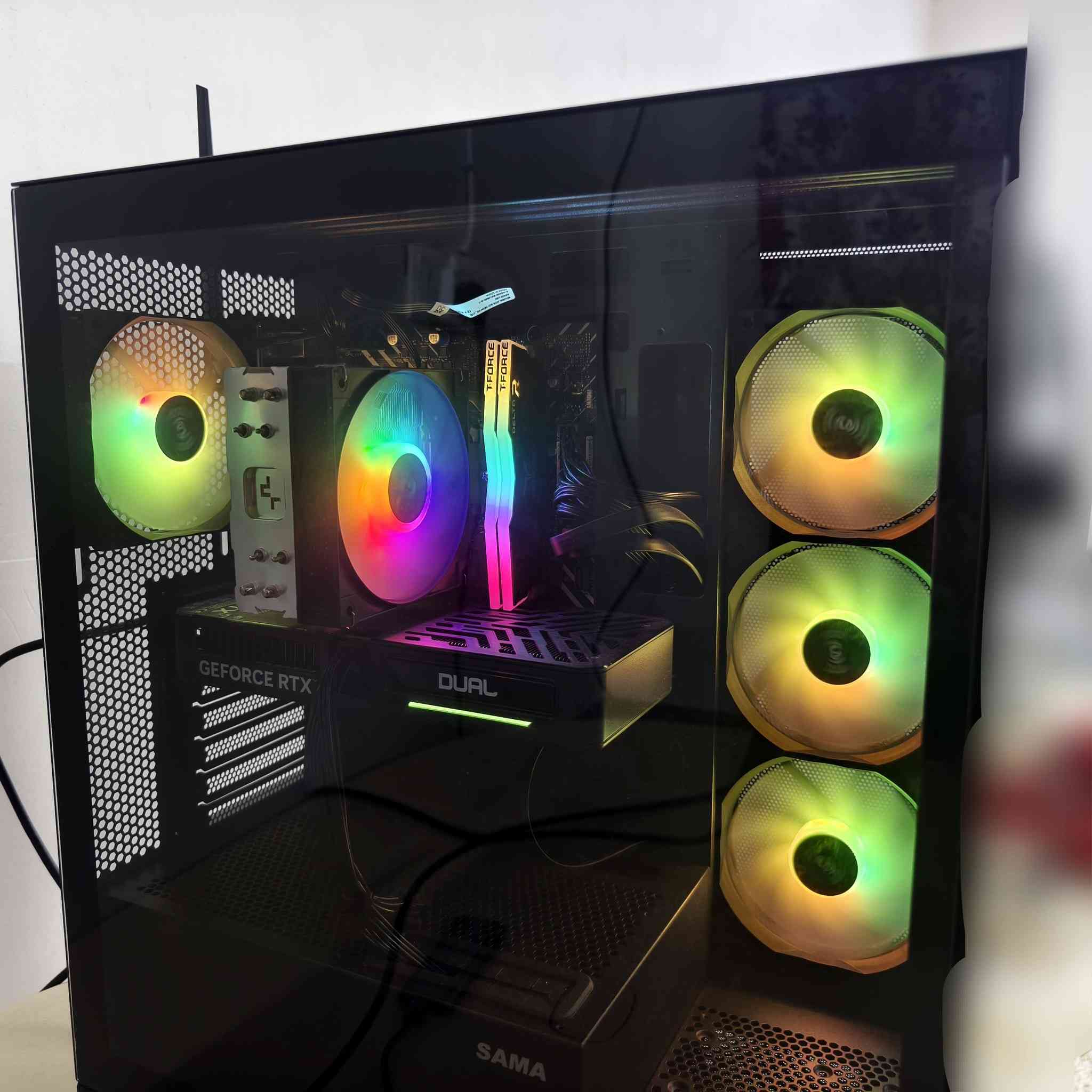 كيس استخدام قليل وشاشة للبيع
تجميعة جديدة نظيفة استخدام ٣ اشهر ونص من العالمية، كل القطع كراتينها موجودة ووصل الضمان مال شركة العالمية موجود، سبب البيع اريد اشتري لابتوب لان الكيس ما يوالمني لاني اتنقل هواي وياريت محد يكسر بالسعر لان والله متوازي على الفلوس 

المواصفات :

•  CPU : Core i5-14400F

•⁠  ⁠Motherboard: ASUS PRIME H610M-K DDR4

•⁠  ⁠Graphics Card: Palit GeForce RTX 5060 Ti Dual OC  - 8GB

•⁠  ⁠Memory: TEAMGROUP T-Force Delta DDR4 16GB 3600MHz CL18 - Black

•⁠  ⁠Storage A: Lexar NM610 500GB M.2 NVME

•⁠  ⁠Cooling System: Deepcool AG400

•⁠  ⁠Case: SAMA V50 ATX - Black 

•⁠  ⁠Monitor: ASUS TUF 24 FHD (1920x1080) 180Hz 1Ms IPS

•⁠  ⁠Power Supply: Segotep 750W Bronze 80+ , PCIE 5.0

Windows 11 Pro Original License Key

مكاني كركوك الي يريد يجي يفحصها هلا بي 

رقمي : ***********

السعر : 1450 وبي مجال بسيط للشراي والتوصيل على حسابي

جماعة الي يطلبون توصيل ويضربون بوري شوفلك واحد غيري الحاسبة شرط وبيها ضمان
