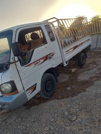 كيه ام عيون للبيع موديل 2002 ما مسجل محرك گير شرط سيارة ماناقصهة أي شي...