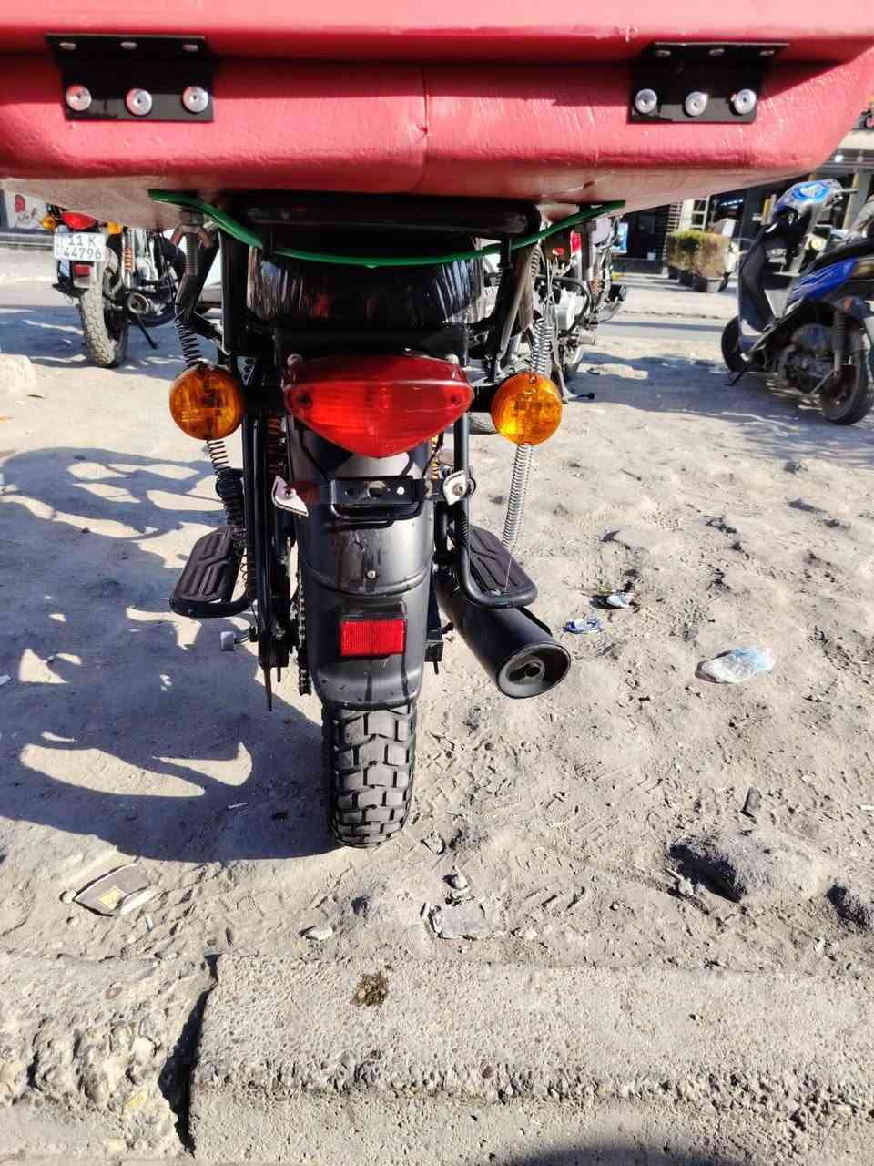 السلام عليكم دراجه بوكسر كلاسك موديل2021مجفته تجفيت شركه الدراجه خيير من الله مرقم بغداد تحويل ثاني يوم السعر1900وبيها مجال مكاني بغداد البنوك.
***********
