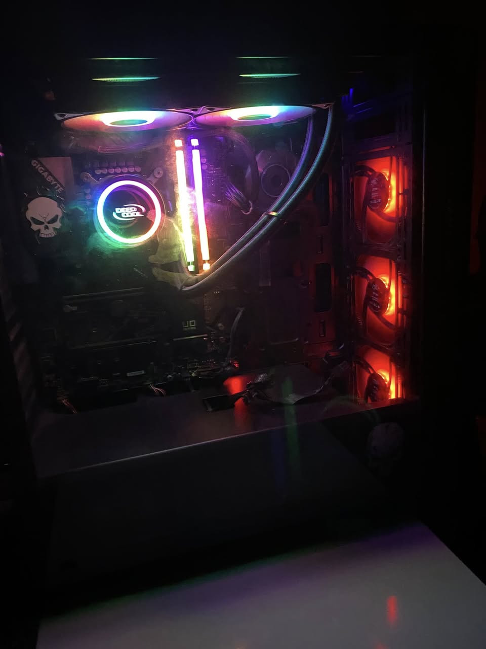 تجميعه بدون كرت
Cpu : core i7 11700kf

Mb: z590 ud gigabyte 

Ram 16x2 32g 3200 corsiar fan Vengeance RGB 

Psu 750 cooler master gold

M.2 samsung 512

مبرد مائي 240ml deepcool

Case deepcool 

ماوس ريدراغون جديد فتح فقط كارتون

كيبورد ريد سويچ ابيض ميكانيكي
سماعات ريد راغون محيطي 7.1

مكاني بصرة رقمي *********** يوجد توصيل

السعر خاص
