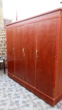 كنتور. نجاره ابو 4 باب نظيف جدا سعره 200. شراي يدخل خاص او يتصل 078212...