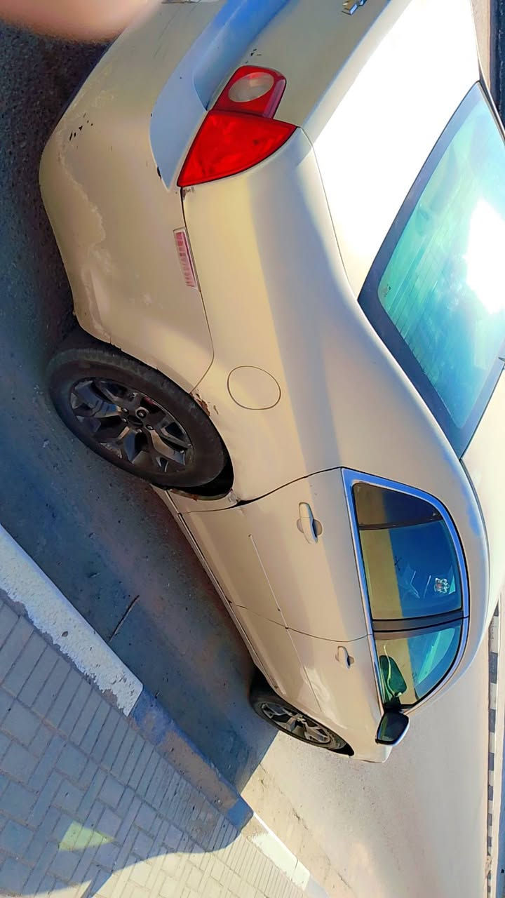 سلام عليكم سيارة ماليبو موديل 2009 محرك محور كامري ابو الجف سنوية منتهية مكان البصرة  لامن الداخلي السعر 35 وبية مجال الرقم ***********
