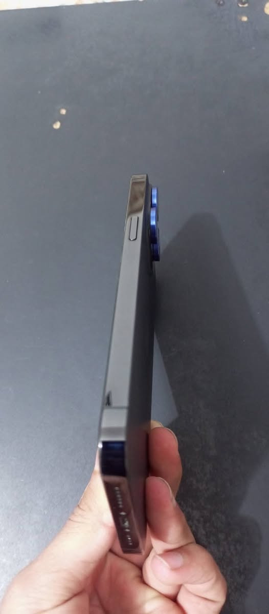 سلام عليكم أيفون 14برو ماكس شرق أوسط ذاكرة 256 بطاريه 83 ملحقاته موجوده المبايل خدش مابيه ماداخل صيانه  *********** اخوان المايشتري لايتعبني 💗
