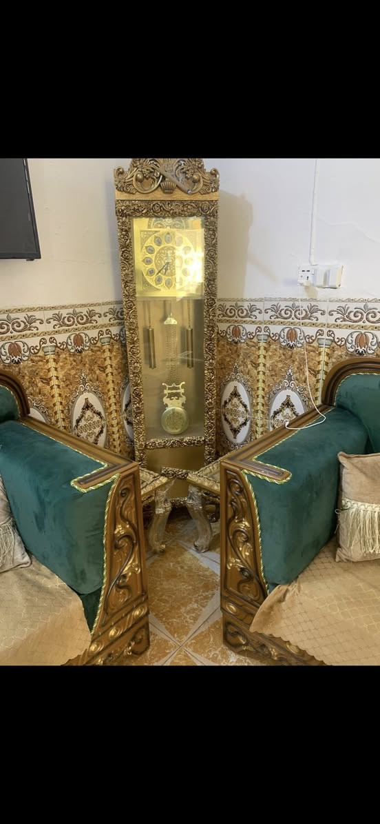 السلام عليكم تخم نظيف جدا 10 مقاعد وياه طبلات عدد ٣ و ساعه ملكيه للبيع مكاني بعقوبة التحرير  مقابل مركز شرطة التحرير للاستفسار اكثر الاتصال بالرقم ***********
