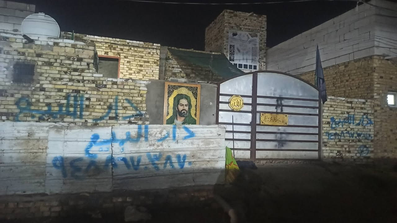 سلام عليكم
الدار اللبيع 
 بناء جديد
1 البيت طابوق 
2 البيت من كهرباء ومجاري جهاز مجهز
3 المساحة 200 متر 
4المكان الشافعية  قرب مدرسه باقر العلوم 
التفاصيل ***********
