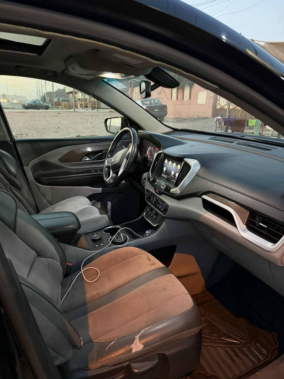 السلام عليكم 
جمسي تيران 2019,,
مواصفات ،،،،،،،SLT

بانوراما سقف 
تحديد مسار الشارع 
رادار امامي جانبي 
توقف ذاتي 
نضام انزلاق 
نضام اعطال 
نضام ايكو سبورت نورمال 
محرك 2000,,تربوو،،،
كشنات جلد كشنات هيتر امامي 
كامرى دواره خلفيه 
لايت ال اي دي زينون 
كشافات ضباب كثيف 
تبريد وتكييف الهواء مركزي 
بصمه تشغيل بصمه ابواب 

وبعد بيها مواصفات 
المحرك والجير بحاله ممتازه 

السعر المطلوب 165,,,ومجال الطيبين 
للستفسار اتصال ***********
خابر وتؤمر📜
