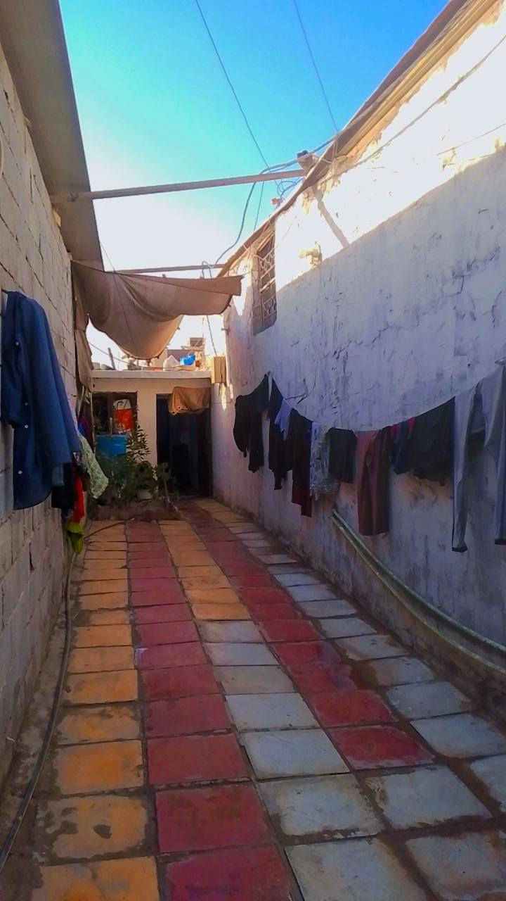 السلام عليكم بيت للبيع تجاوز في بغداد البنوك شارع الفتلاوي مجمع الزهراءع س البيت يحتوي على غرفتين عگاده والستقبال ومطبخ سندويش حمام مشترك ترك حوش جبير مي ڪهرباء مجاري كلهن اصولي مدارس سوك مستشفى مجمع طبي كلشي متوفر قريب عليك البيت سعره 27وبي مجال ࢪقم  ***********
