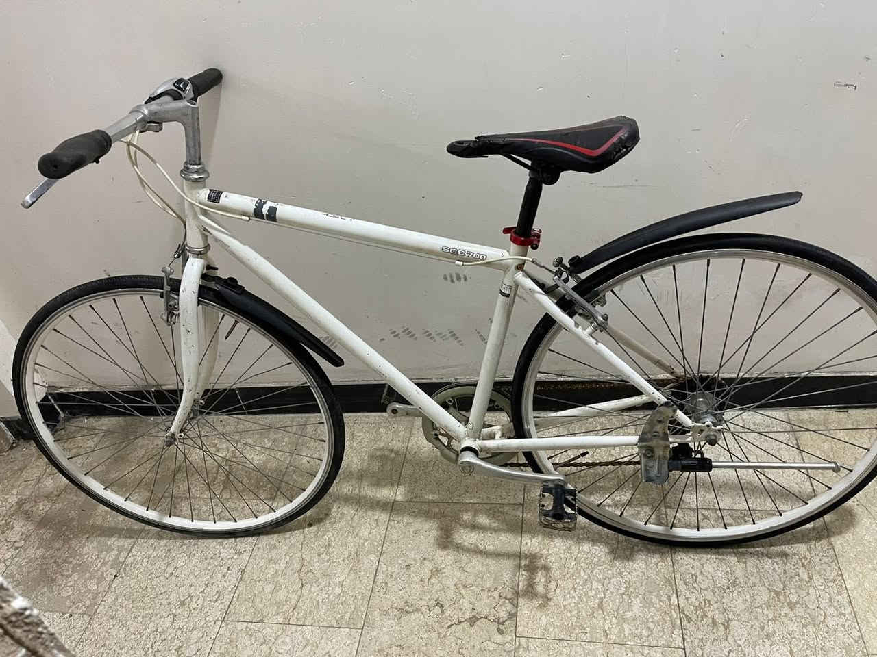 السلام عليكم
باسكال كلش نضيف اي نقص مآبي كله نضيف وجديد ياباني اصلي حجم ٢٨ 
سعره ب ١٢٠ وبي مجال مكاني بغداد حي جامعه ***********
