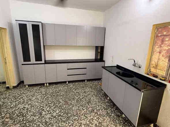 يا الله سلام عليكم للبيع كاونتر ات جديد تفصال مو مستعمل شغل درجه ولى خشب تركي أصلي  وبيه ضمان خمس سنوات عازل للرطوبه والوساخ والدهون سهل التنضيف متوفر جميع الالوان والقياسات هاذا قياس 3متر مع سنك متر ونص مرمر بس السنك مرمر سعره 650الف بس والشد والتوصيل مجاني لجميع محافضات العراق للحجز والستفسار واتساب ودللو رقم ***********
