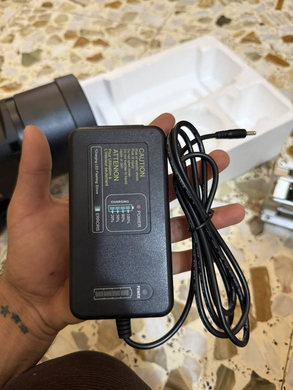 اضائه AD600 Pro ii
تريكر x3 
سوفت 90
استاند سل ستيل 
جديد ممستخدم ولامره جبته وبس فتحته كراتين كامله موجوده وحته الوصل موجود 
سعره 850 
صار عليه 980 

مكاني كربلاء 
***********
