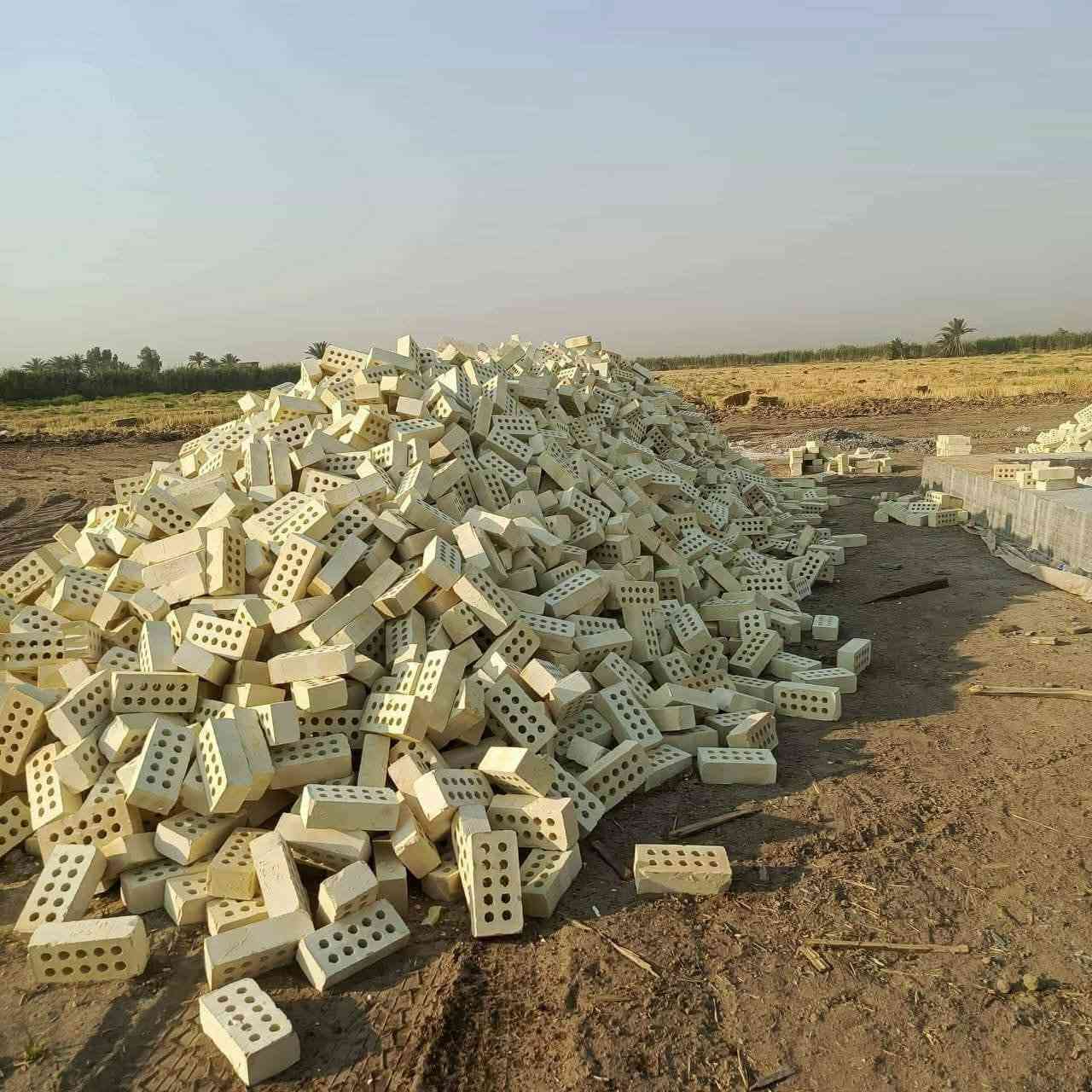 متوفر لدينا طابوق فني وعادي وسعر جدا مناسب يختلف عن السكلات اي مكان تريد موجود الاتصال عبر الارقام 
***********

***********
