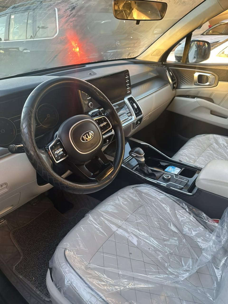 سلام عليكم 
سورنتو2021
موصفات 
بصمه 
جلد 
كامرات 
كراسي كهرباء
حساس امامي خلفي
بردات 
6سلندر
مري شفط
اشاره بل مرايه
بصمه ابواب 
7راكب
3قطع تبريد
شاشه جبيره
***********
   عنوان كربلاء***********
