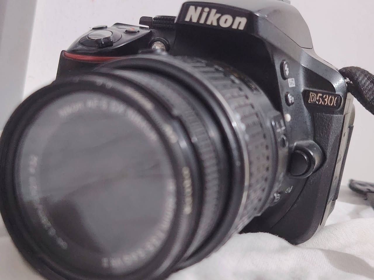 كاميرا نيكون d5300
كامله ملحقاتها اكو توصيل كافة المحافظات *********** وتساب
