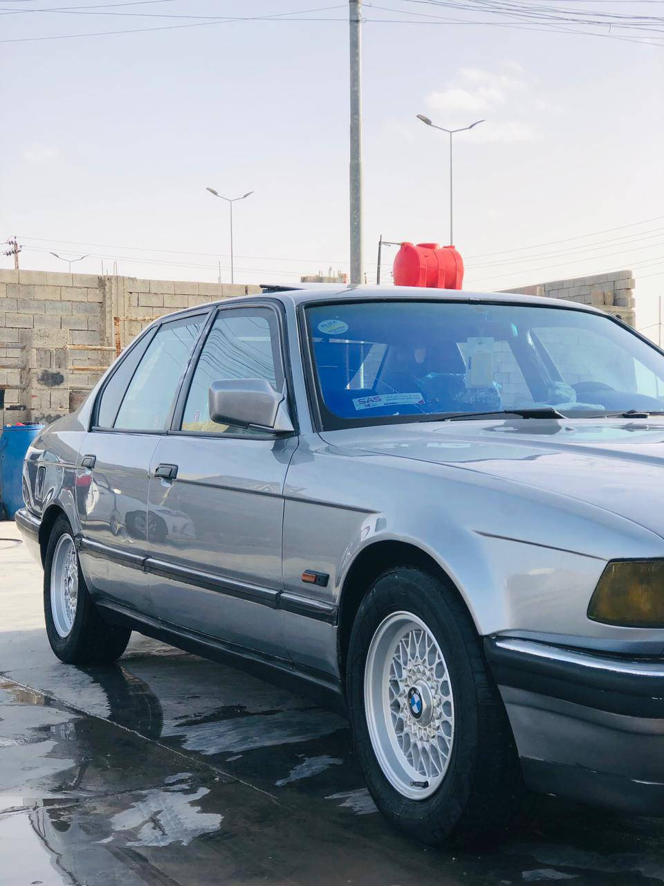 سلام عليكم 
بي إم موديل ١٩٩٢
حجم ٧٣٥
السياره معمره جديد 
كير محرك كله جديد + محرك مفتوح 
صدر أمامي خلفي كله جديد 
السعر ٥٥بيه مجال 
الرقم /***********
العنوان /الأنبار فلوجه
