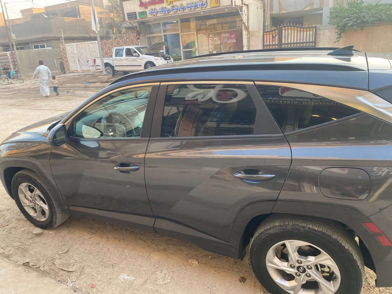 توسان 23 

باسمي 
لون رمادي  
مكاني بابل حله 

***********
