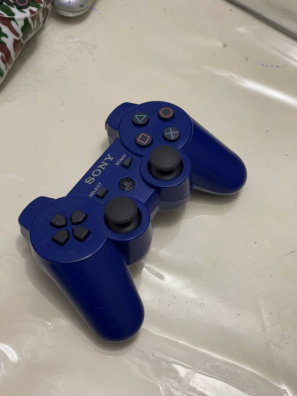 بلي 3 مهكر مع كامل ملحقاتة نظافة 99‎%‎ الجهاز لوك ما داخل تصليح ابد 
ملحقاتة 4 جوستك 
هارد العاب نصف تيرة يحتوي على 40 لعبة 
السعر 130 و بي مجال مكاني الكوت داموك ***********
