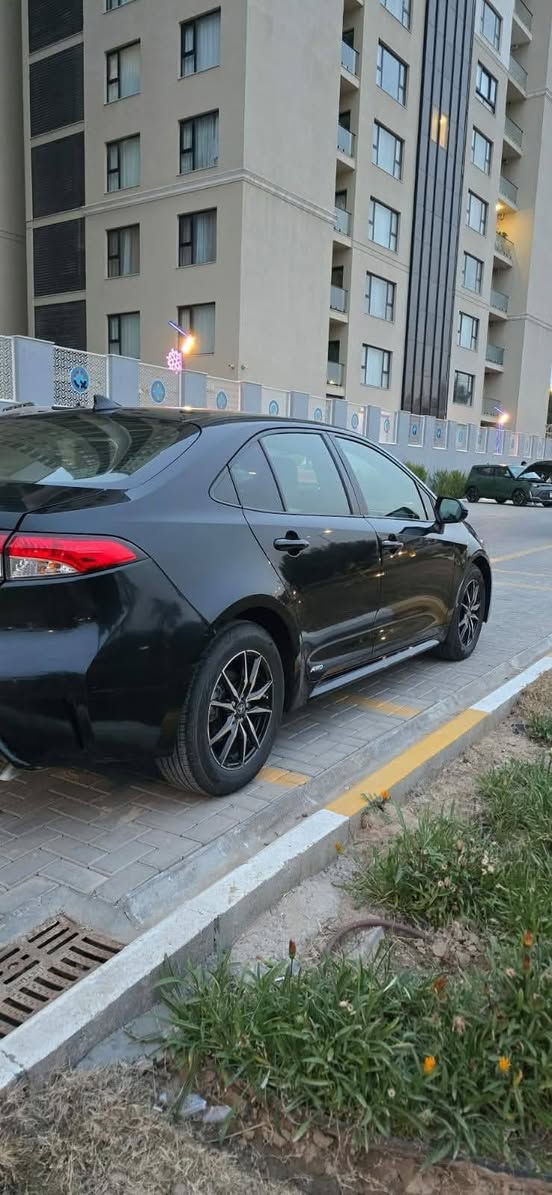 كورلا LE محسن 2023........
محرك١٨٠٠ وارد كندي يجي فول الفول
شرط ولاايرباك طاك بيه كله بلادي وسليم.......
هايبرد
#المواصفات#

رقم بغداد انكليزي
كامره وشاشة تدعم كار بلي......
تدفئة كشنات
تدفئة ستيرن مقود
بصمة
حساسات امامية
حساسات جانبية
تحكمات ستيرن
دوشمة جلد
تدفئة حتى مي زراكه
مربوطه بيه جهاز  مقاوم صدأ ورطوبة من امريكا نادر جدا
حادثها قبغ صندوق فقط  ومبدل بنفس اللون والباقي مكفول 

السياره مكفوله عدا تبديل قبغ الصندوق كفاله عامه وكذلك مكفوله حتى من الشخوط يعني مختصر الكلام سيارة دينار متصرف عليه .......
 مكانه بغداد الكرخ حي الجهاد قرب مجم النسيم
السعر ١٥٠ وبيه مجال وماكو هيجي سعر واالله وهيجي نظافة 
***********
