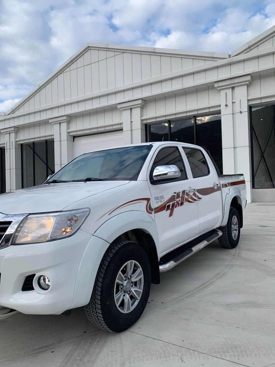 بیكه ب مه رزيه ٢٠١٣سه ياره كه  به ناو خومه  سه نه وي نويه تاكو ٢٠٢٩چوار تايه و ويلم نوي تازه بوم به ستاوه٢٢٦هه  زار رويشتوه مه كينه وگير به شه رت نه كراوه ته وه هيشتان له زگه ي شريكه ي به سه قفي وه ماوه  لاي سايه قي كامل بوياغه  يه ك دينار مه سارفي تيدا  نيه سه ياره كا  هي ده ستي خومه شريكه جيهان١٧٣ مه جاليكي زؤر كه م بؤزانياري زياتر پةيوةندي بكة *********** أربيل, العراق
