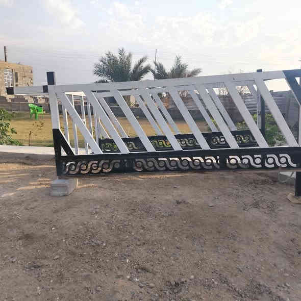 محجر للبيع السعر 400وبي مجال مكان رمادي جزيره الخالديه رقم الهاتف ***********
