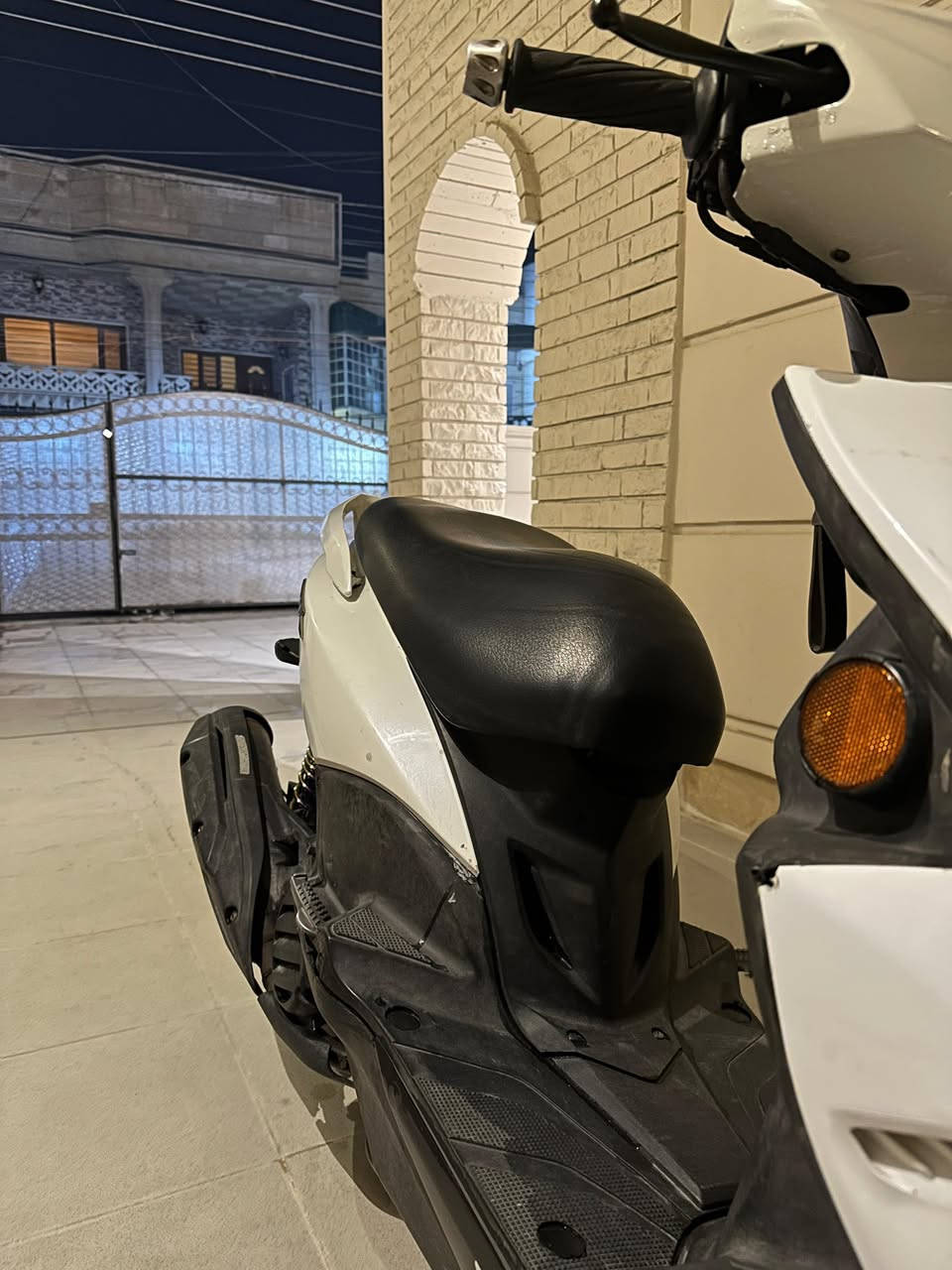 السلام عليكم دراجه جي تي آر للبيع  دراجه بلاديه نضيفه صارلها شهرين ونص نازله من الرمبه الدراجه كلها بلاديه ماعده الدبلات الخلفيه رياضي سبع ألوان والتبدل الجماليه والقديمات موجودات مكفوله مابيها نقص برغي السعر خاص على هاذه الرقم ***********
