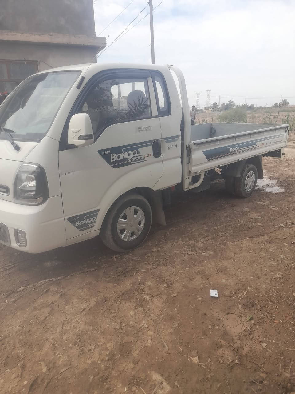 سلام عليكم كيا 23محرك لا صرف ولا بخار رقم بغداد نكليزي  سنويه لل29بسمي تحويل مباشر مكفوله ماشيه 59 الف سياره نضيفه مكان السياره المدائن سيطره الج  للستفسار ***********
