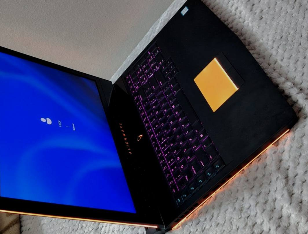 تحية طيبة للجميع 
متوفر لاب توب كيمنك للبيع 
السعر  545 الف شامل التوصيل

DELL ALIENWARE GEMING
MONITOR 17 INCH 1920X1080 
CPU I7 8750H 6 CORE 12 THERADS 
GPU GTX 1070 8GB 
RAM 8X2 16GB DDR4
GPU INTEL UHD
SSD 512 GB 
KEYBOARD RGB

ملاحضة نضافه فول بس بطاريه تعبانه يرادلها تبدل الباقي كلو بشرط
مكاني موصل توصيل موجود 
للتواصل *********** واتسب
