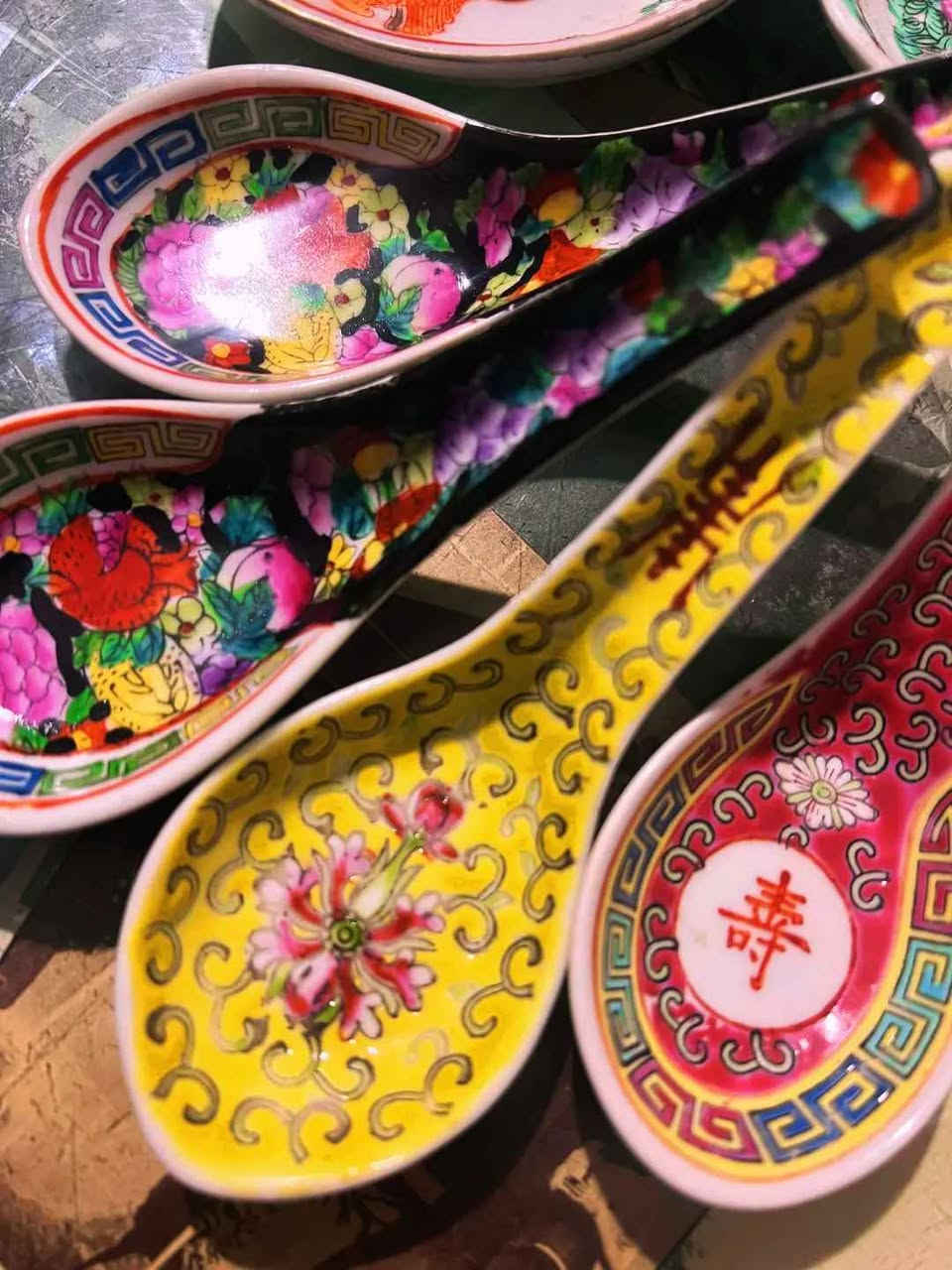Antique Hand-Painted Chinese Porcelain Oriental Collection
​Availability: A unique collection where each piece is available to be sold individually.
​Condition: Excellent Vintage Condition, No Chips, Cracks, or Flaws.
​📸 Please review the photos carefully as they form part of the description.
📦 Shipping Available to all governorates.
✉️ For price and serious inquiries: Please feel free to send a direct message (DM). الاسكندرية, مصر


**إذا كنت صاحب هذا الإعلان وتريد حذفه لأي سبب، رجاءا أرسل رسالة إلى الدعم الفني**