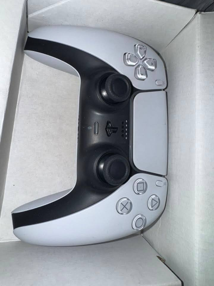 العادي جهاز نضيف  كامل ملحقاته  وياه يوبيس ٢٠٠٠ والعاب اقراص والحساب بيه العاب  وهارد خارجي 500 g ريده ب ٧٠٠


**إذا كنت صاحب هذا الإعلان وتريد حذفه لأي سبب، رجاءا أرسل رسالة إلى الدعم الفني**