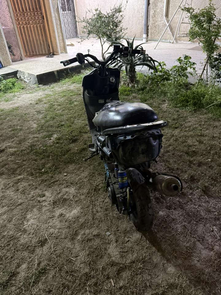 السلام عليكم 
دراجة ماكس عدلة مال لعب بوشة 55 
دراجة شغالة و مكينتها نضيفة 
السعر 350 الف و بيه مجال 
مكان حي الجامعة 
للاتصال ***********
