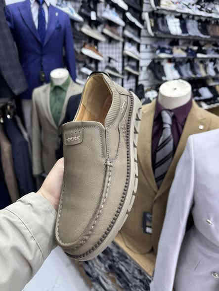 20.000 
عرض خاص عرض خاص 
حذاء شاموا كلاركس الاصلي قطع أخيرة 
الرمادي شارع الأطباء فرع مدرسة 14 رمضان 
*********** واتساب
