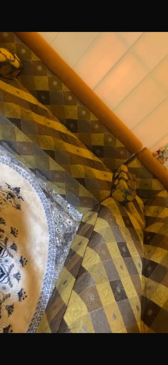 ديوان للبيع ٦ قطعه الموقع البصرة القديمة نظران السعر ١٥٠ قفل رقمي ***********
