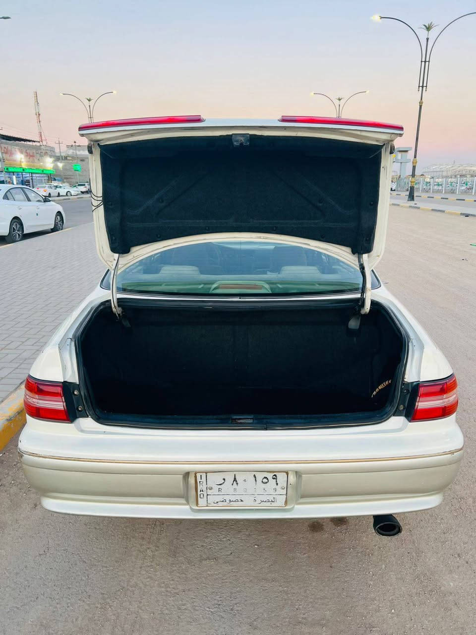 سلام عليكم مارك مديل1997
مكفوله كص ونقل جثه ومكفوله من الضربه القويه 
مكينه وكير جدد كهربائيات كلهه شغاله تخم تاير حداديه غرفتهه كلش حلوه  سنويه منتهيه تحويل شوكت مايعجبك السعر 67
 عنواني بصرة حي الزهراء
***********
