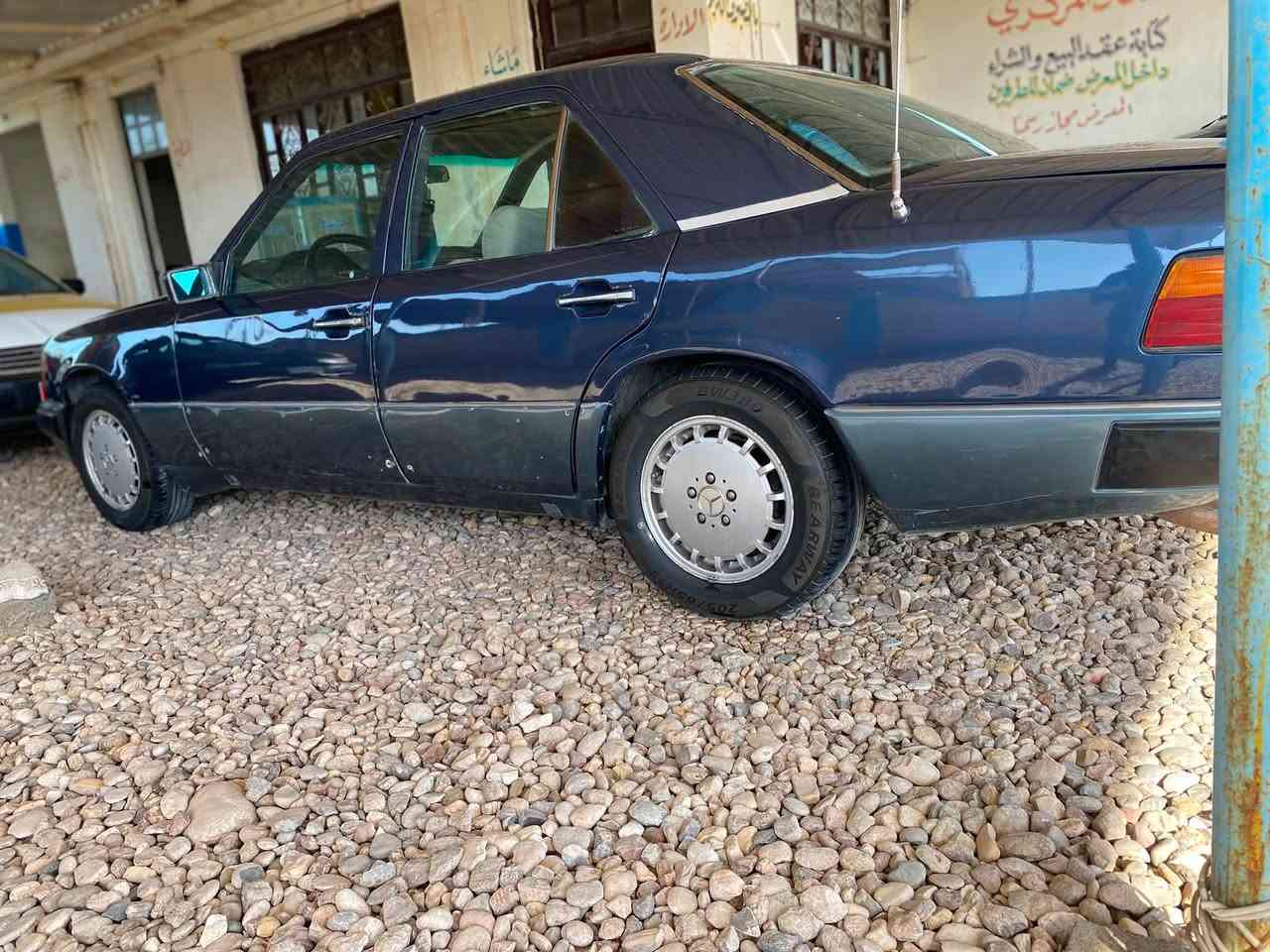 السلام عليكم مارسدس 89 رقم ديالى سنويه 30 هزه رقم جديد  محرك كير جديد تبريد شغال 🧊🧊تخم تاير جديد سياره بدون ضربه صبغ جماليه السعر 42 وبيه مجال  الرقم ***********  مكان سياره ديالى
