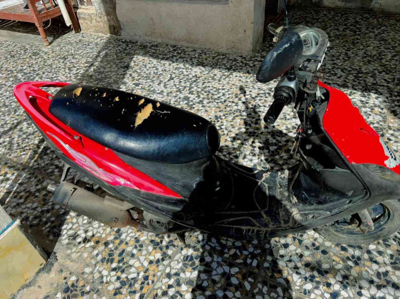 السلام عليكم (دراجه ماكس عدله 120  رقم واحد بلاديه )للبيع مكينه ناعمه خير من الله لاتبخير لاصوت عالي لاطكه بيهه 
نواقص بسيطه .
( لايت مالتهه موجود عندي وشعال فتحته وتعاجزت اشده ) 
سعر البيع 375 وبيهه مجال بسيط 

هاتف  ***********  واتساب 
مكان الحسينيه
