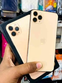 ايفون 11 برو ماكس نضيف ذاكرته 256 مبدل شاشه اصليه نموذج m بطاريته 81% ...