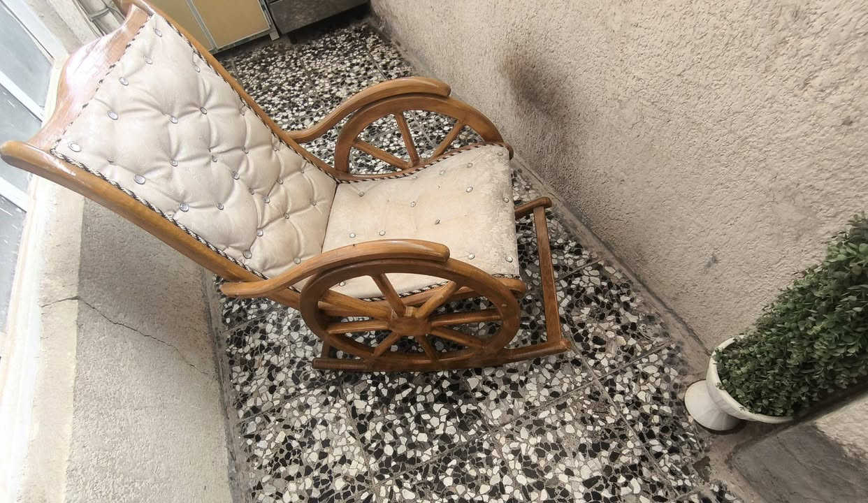 كرسي هزاز درجه اولى  تفصال عراقي خشب صاج نضافه ممتازه سعره 90 وبي مجال مكاني نجف كوفه
ملاحضه: تفصال عراقي درجه اولى وليس جاهز. 
للاستفسار: ***********
كرسي هزاز درجه اولى  تفصال عراقي خشب صاج نضافه ممتازه سعره 90 وبي مجال مكاني نجف كوفه
