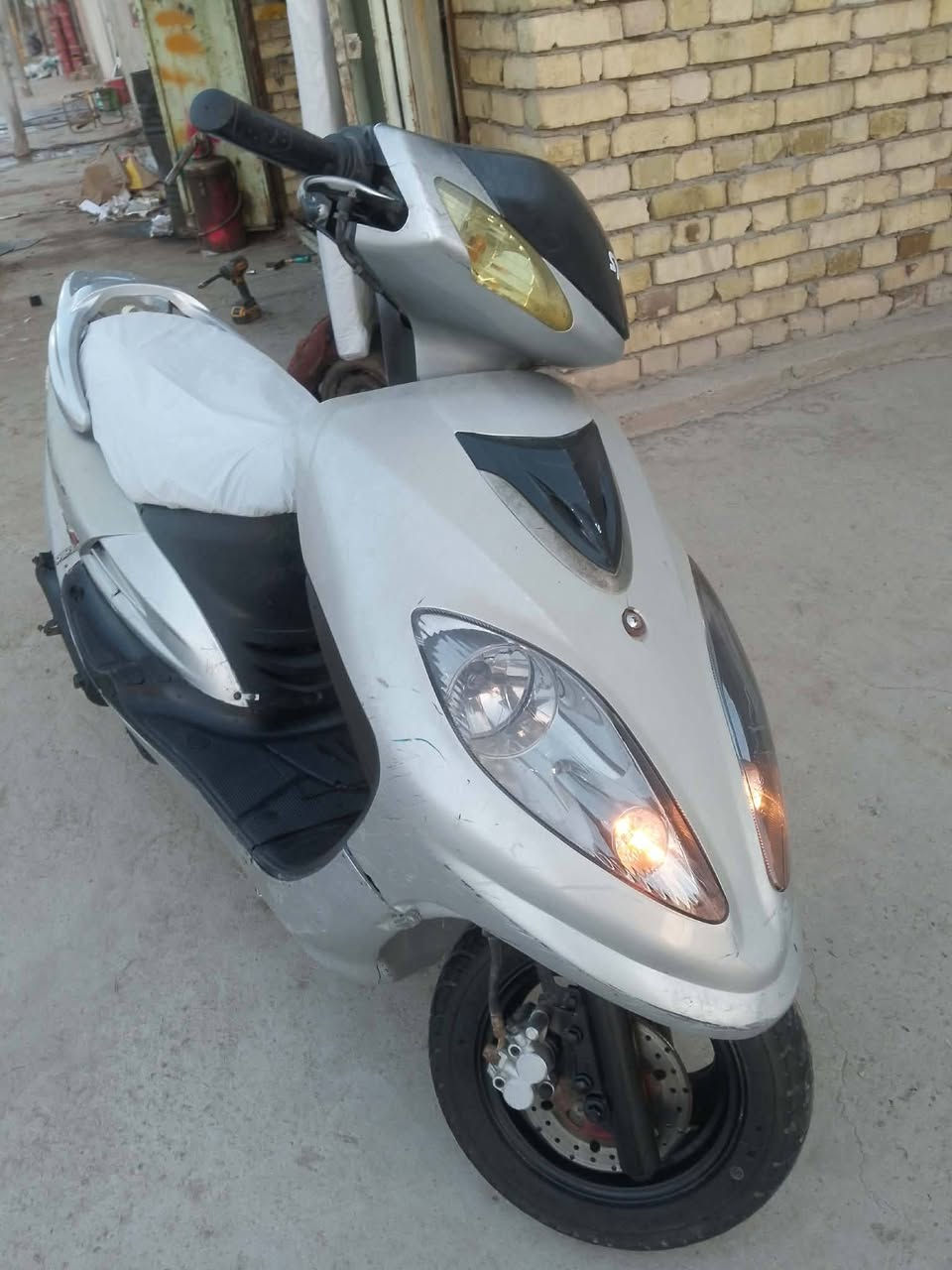 السلام عليكم دراجه سيامه البيع جديده كهربائيات كله شغاله نكره سلف ما تذب عليه ربع سعر 250  مكان رفاعي ***********
