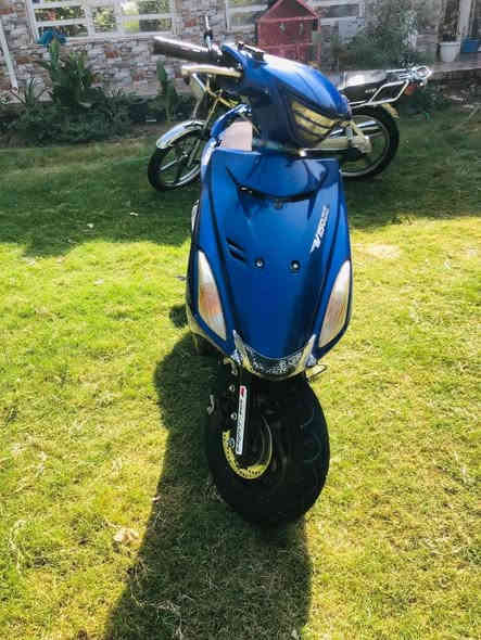 السلام عليكم شباب الدراجة للبيع نضيفة احلة من الصور كهرباءيات شغالة سلف هندر شغال السعر 300وبيهة مجال قليل المكان ديالى المقدادية حي العصري شارع الزراعة ***********
