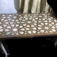 ميز طعام • نضيف