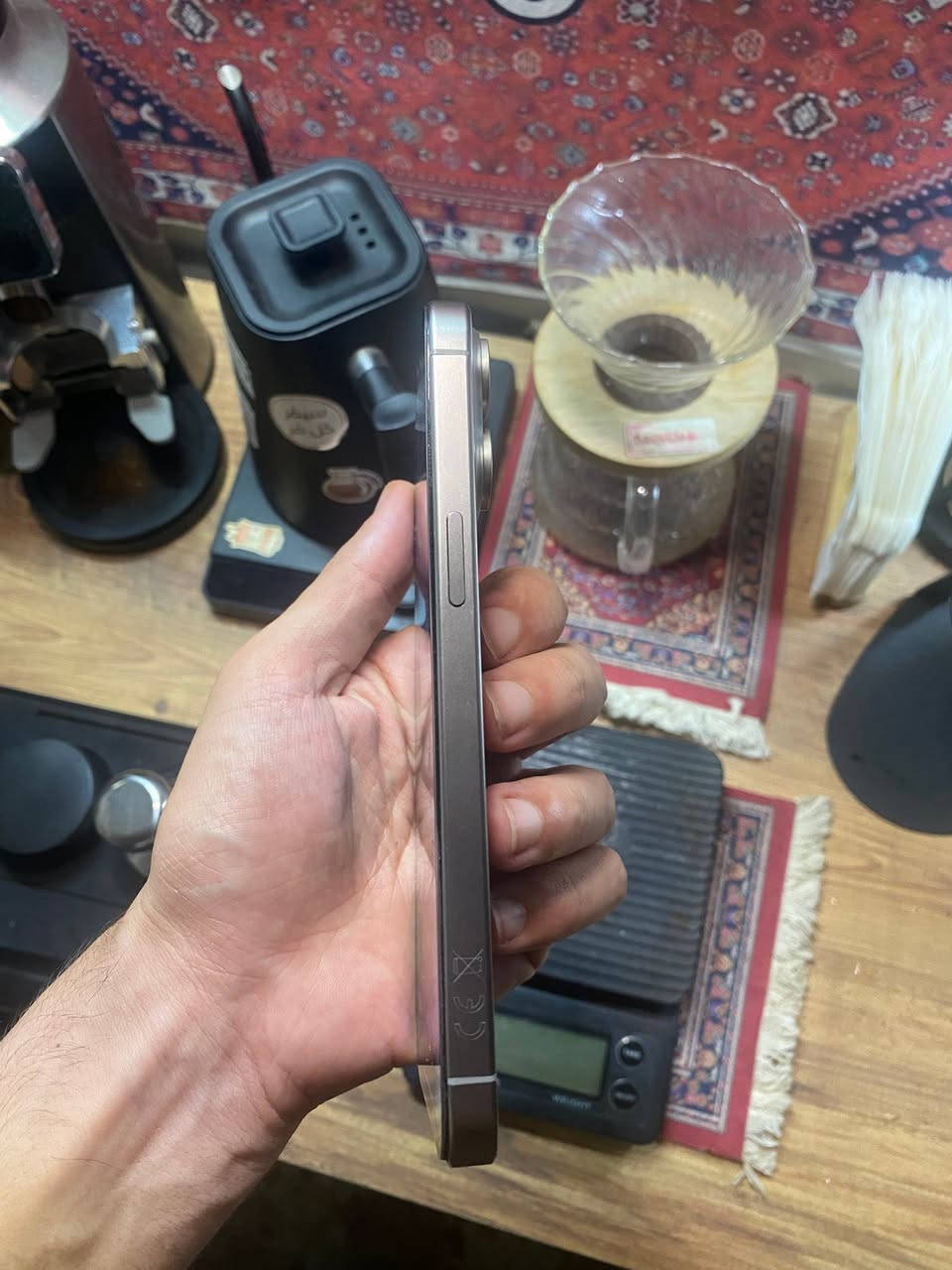 �
📱 iPhone 15 Pro Max | 512GB

🩶لون ازرق رصاصي 
✨ نظيف جداً (حالة ممتازة)
📱 شاشة مبدلة ثلاث خيارات 
🔋 بطارية 89% (تشتغل ممتاز) 

💰 السعر: 780 ألف (قابل للتفاوض)

📍 بغداد
📞 ***********
