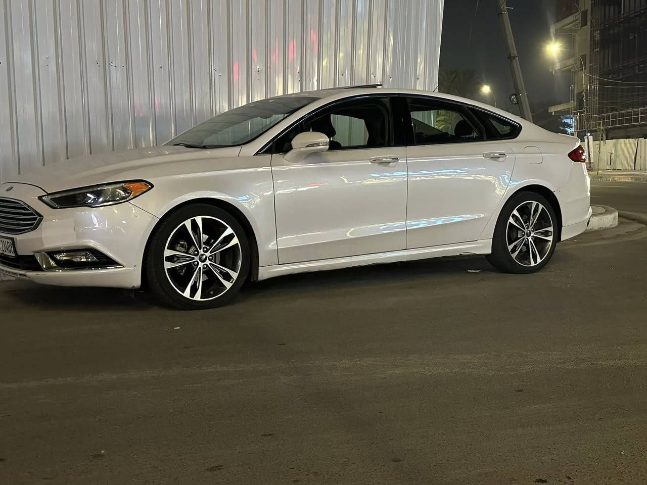 فورد فيوجن 2018 تيتانيوم فول للاخير
وارد كندي صور حادث مابيهة
بجم كبس 
حادث خلفي جاملغ صبغ  وقبغ الجنطة مبدل 
 مواصل للحوض ولا تكم ضرر بسيط 

المواصفات 
6 بصمات 4 يدات بوب وتشغيل وصندوك 
اشاير ترحيب مري 
مري قلاب 
سلايد روف 
كشنات تدفئة تبريد 
قطعتين تبريد 
كشنات كهرباء سايق وعكس سايق
مكينة 2000 توربو 
فور ويل 
ويل 19 
حساس خلفي 
انارة داخلية بلادي 
شاشة سوني 
14 سماعة 
تبريد قطعتين 
كشن السايق تخزين 

ماشية 132.000 km 

السيارة نظيفة وحلوة وبجم كبس 
هزة وفحص مروري جدد وبسمي 
مجرد تحول وهاهية 
سعر السيارة 135ورقة بيهة مجال بسيط 
مكاني بغداد 
*********** للاستفسار
