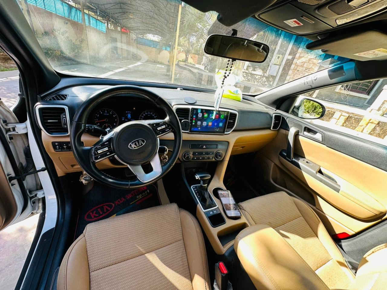 سلام عليكم 
سبورتج 2020
البيع سياره جديده ماشيه 81 الف
مكفوله كفاله عامه من صبغ وبارد السياره حلوه مرتبه 
المكان سياره بغداد محمودية 
رقم ***********
***********
