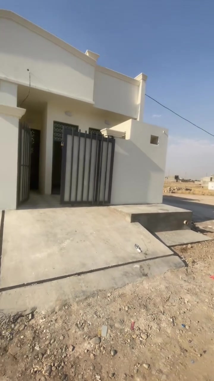 للبيع بيت 
سامراء/حي الدوانم البهراط 
مساحة الواحد 100 متر 
شارع 12
السعر :الواحد 38 مليون  وبي مجال 
يتكون من غرف نوم وصالة استقبال دوانية مطبخ حمام صحيات خارجية وداخلية كراج 
---------------------------------------------------------------
للمراجعة والاتصال: ***********
