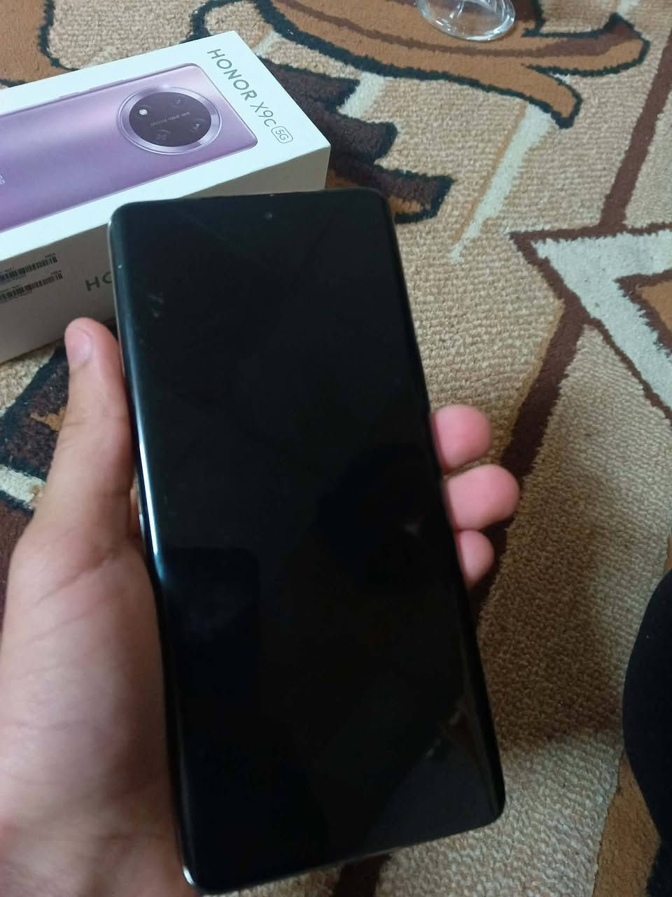 هونر إكس 9 سي (HONOR X9c). 
الكاميرا: خلفية بدقة 108 ميجابكسل.
البطارية: سعة كبيرة تبلغ 6600 مللي أمبير.
الشاشة: من نوع AMOLED بحجم 6.78 بوصة ومعدل تحديث 120 هرتز.
الذاكرة: يتوفر بذاكرة تخزين 256 جيجابايت وذاكرة عشوائية (RAM) 12 جيجابايت.جهاز مامفتوح شرط بس شويه مضرب من الوكعات بل صفحه. الشراي يتصل ***********
